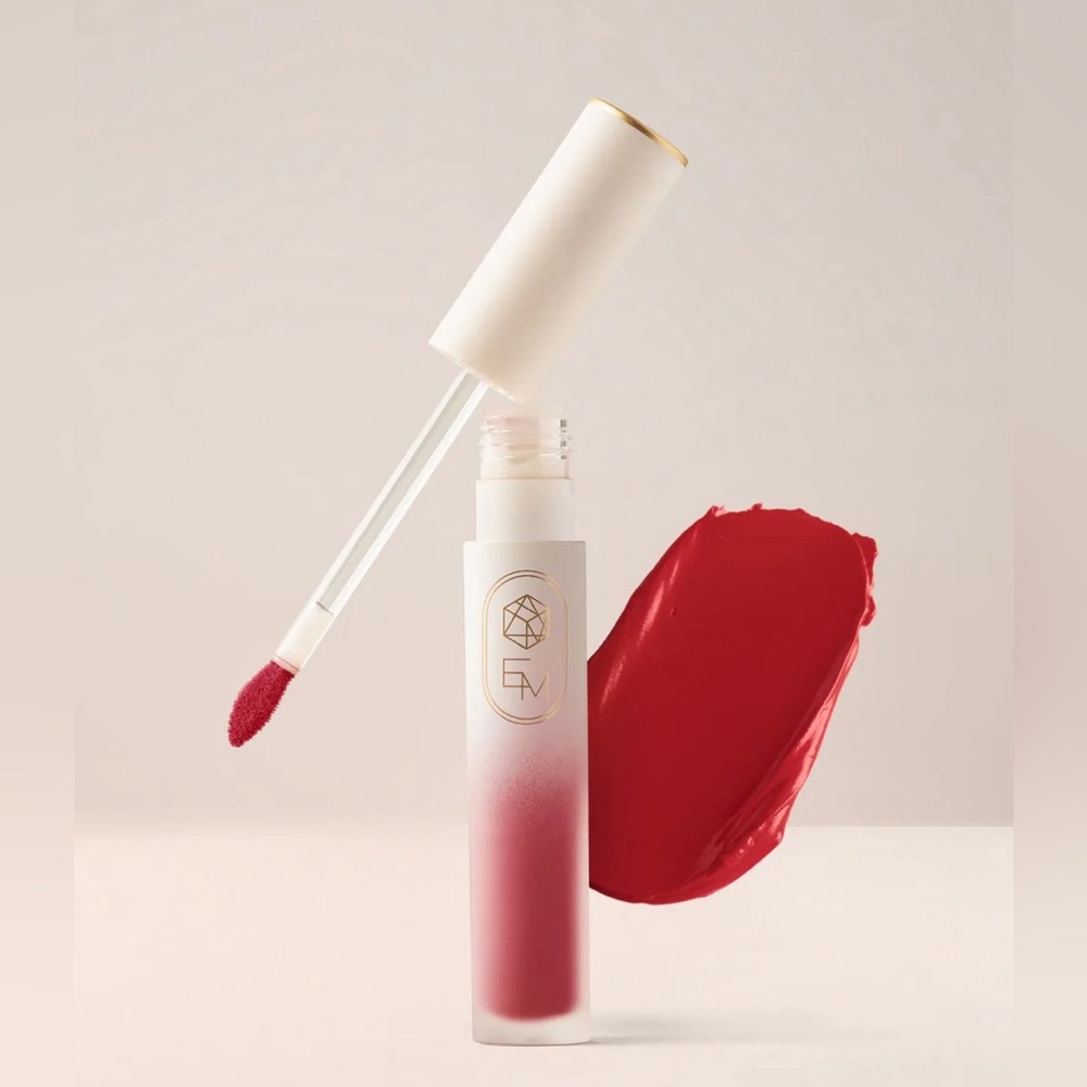EM SOFT SPOKEN VELVET LIP CREME Luxurious Red Lipstick. NIB